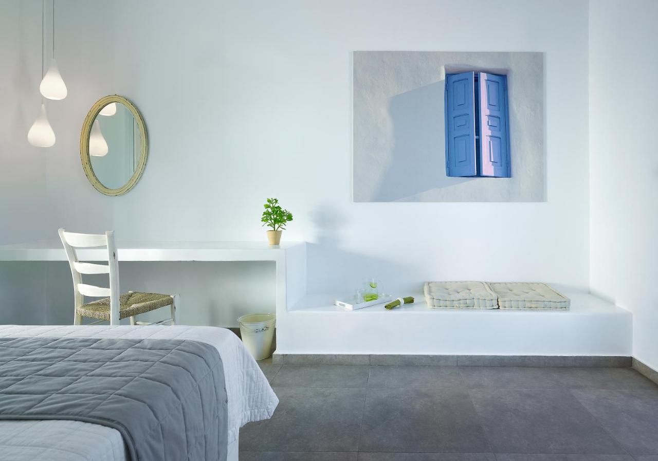 Santa Maria Luxury & 3* Adamantas (Milos)