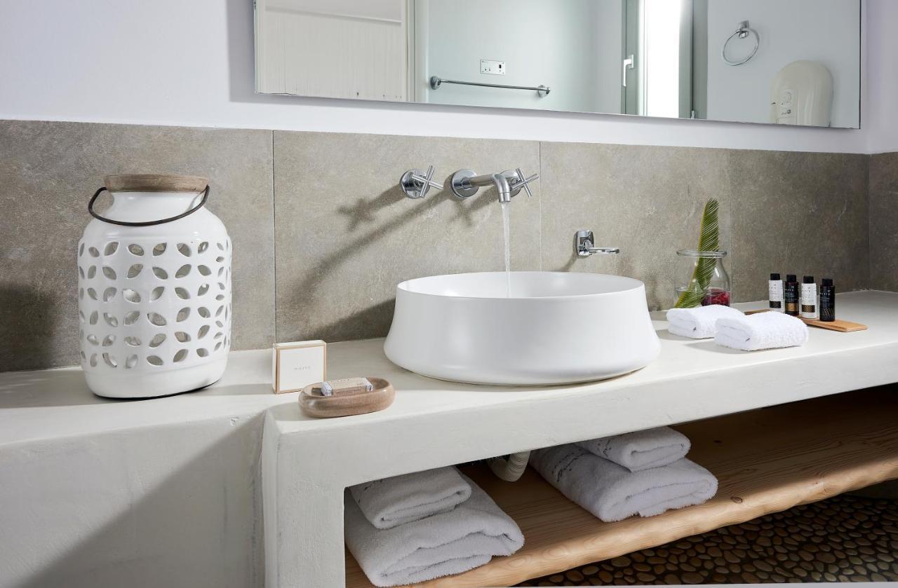 Santa Maria Luxury & Adamantas (Milos)