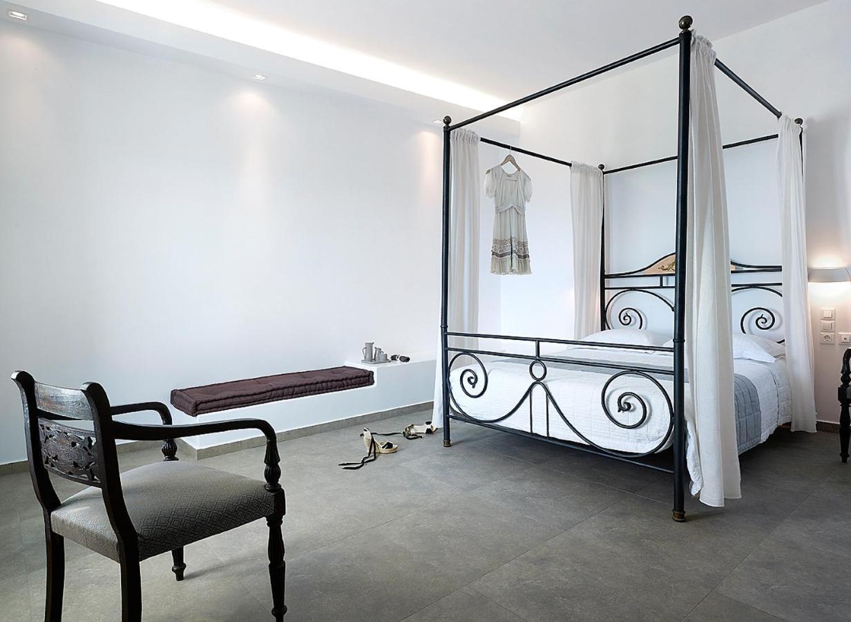 Santa Maria Luxury & 3* Adamantas (Milos)