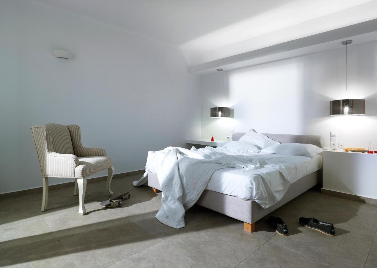 Santa Maria Luxury & 3* Adamantas (Milos)