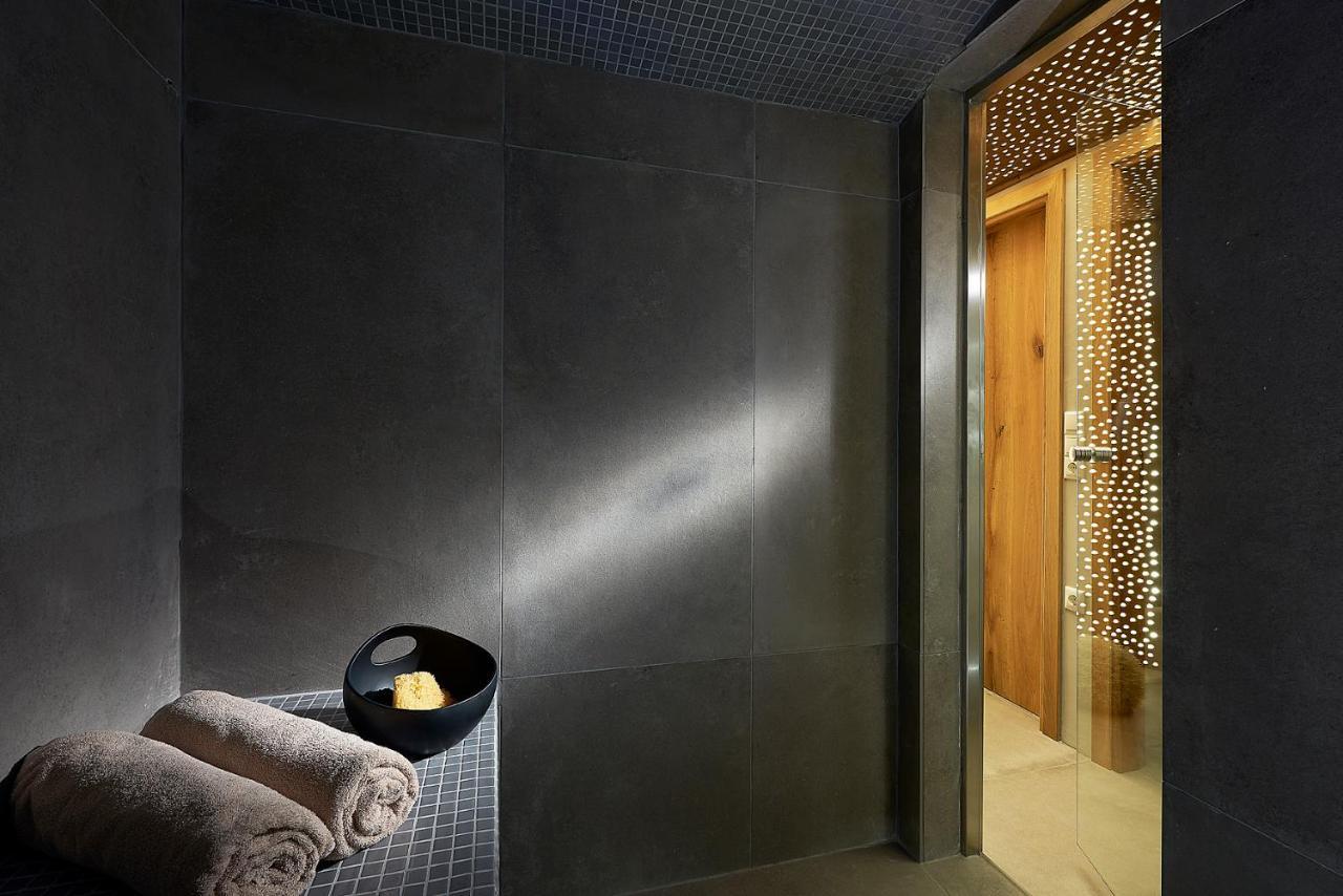 Santa Maria Luxury & Adamantas (Milos)