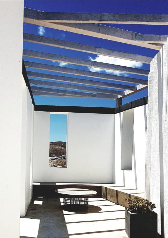 Santa Maria Luxury & 3* Adamantas (Milos)